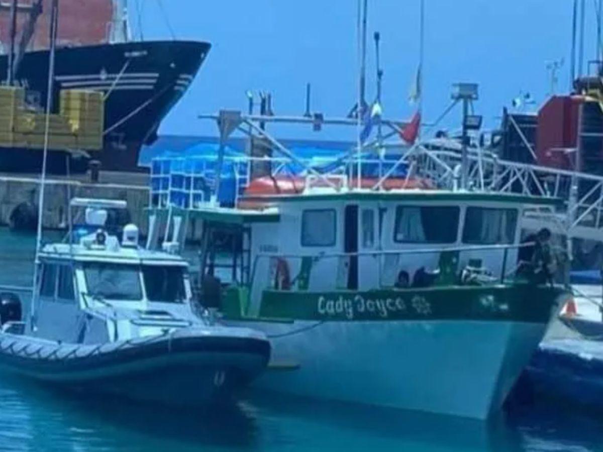 Arrestan en Islas Caimán a cinco hondureños que viajaban en un barco con droga y dinero