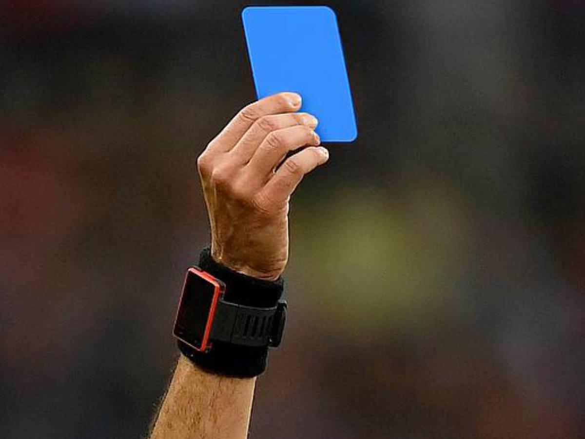 FIFA rechaza la tarjeta azul del fútbol