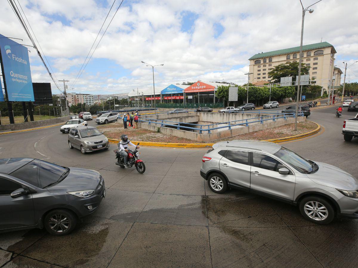 Realizan cambio de vía en dos calles de la colonia Alameda por obras en Los Jucos