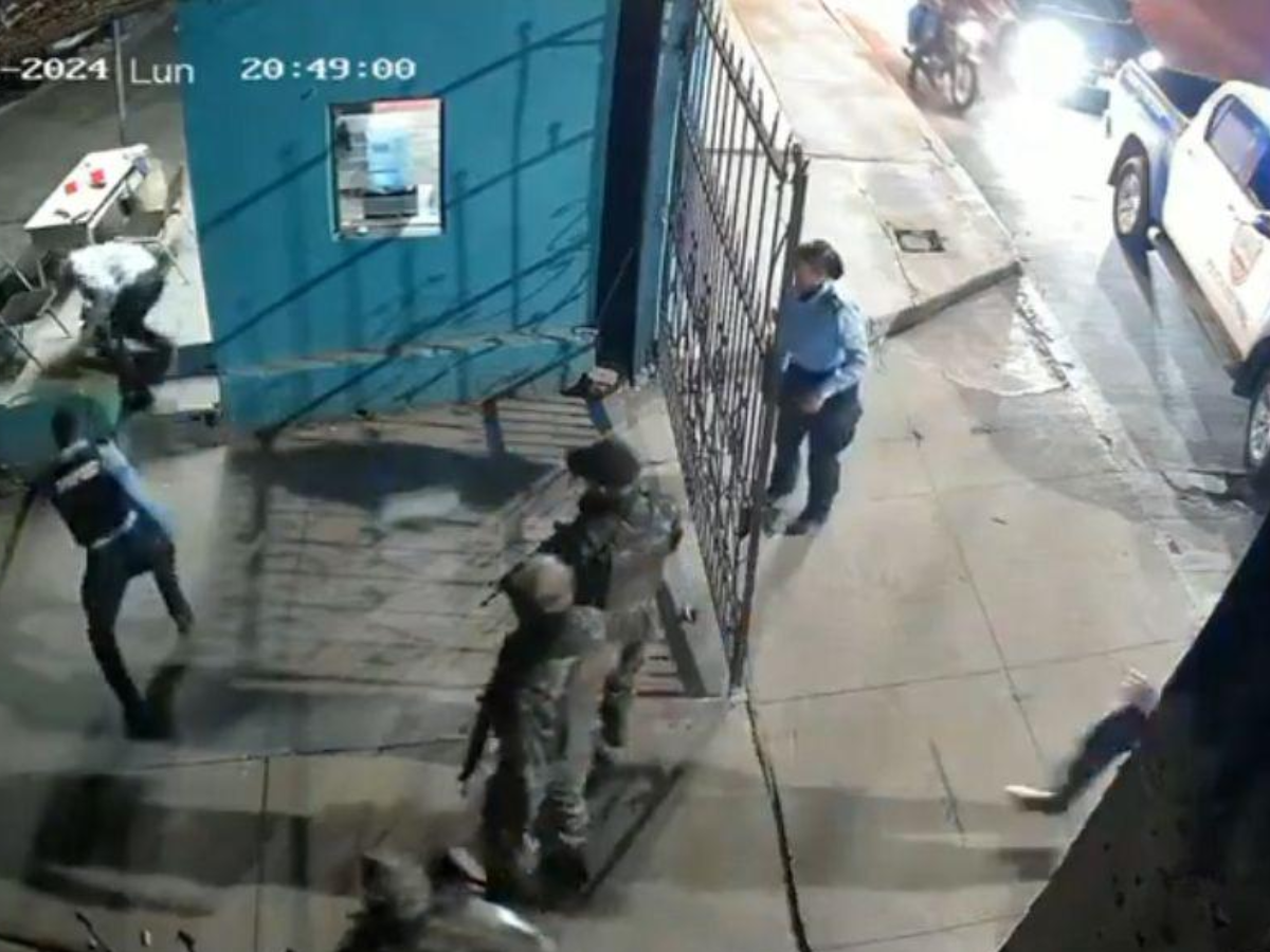 Suspenden a policía tras disparar dentro de las instalaciones de la Senaf