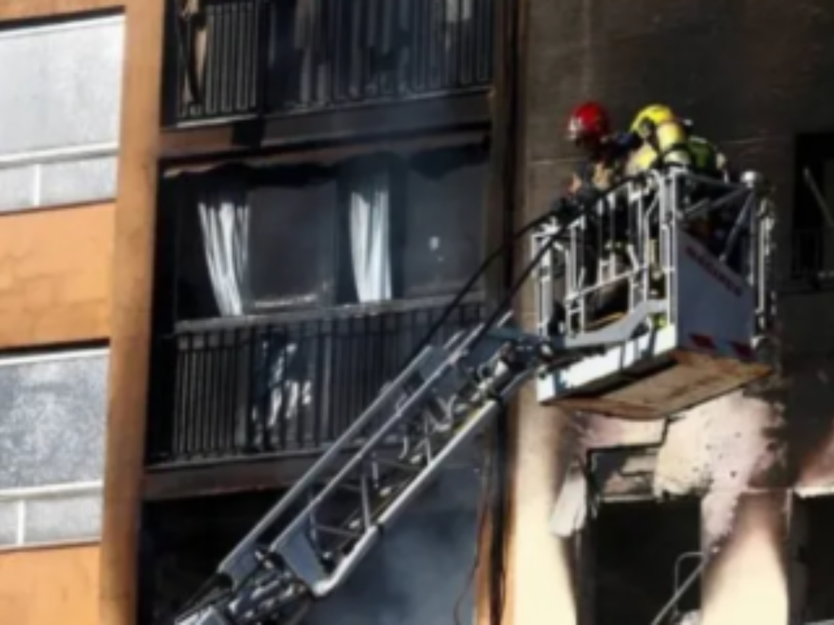 Incendio deja tres muertos en un edificio de viviendas en España