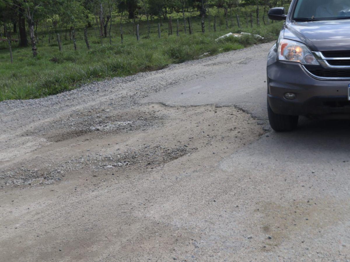 Comunidades de Sonaguera, Colón, se unen para exigir reparaciones en la carretera vital para su economía.