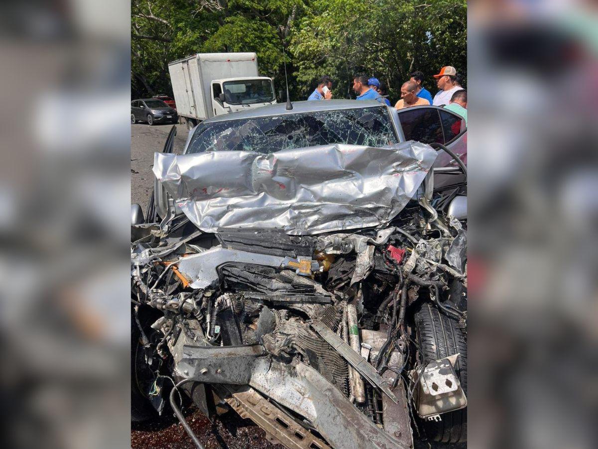 Muere una mujer en accidente entre un turismo y un bus en Jutiapa, Atlántida