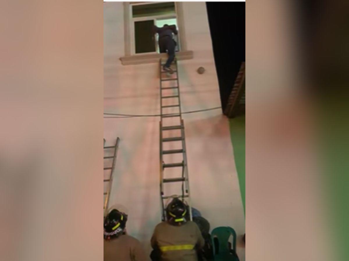 Hotel toma fuego y rescatan a huéspedes por las ventanas en San Pedro Sula
