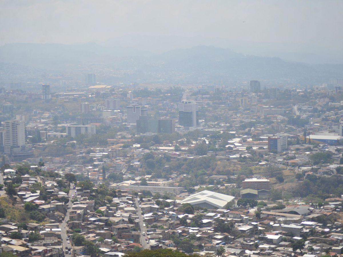 Los incendios forestales en la capital dejan la calidad del aire poco saludable