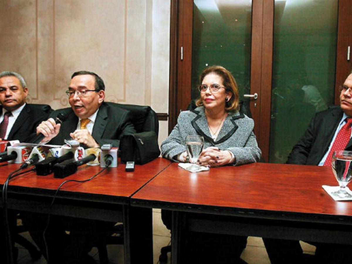 Magistrados destituidos de la Sala de lo Constitucional en 2012.