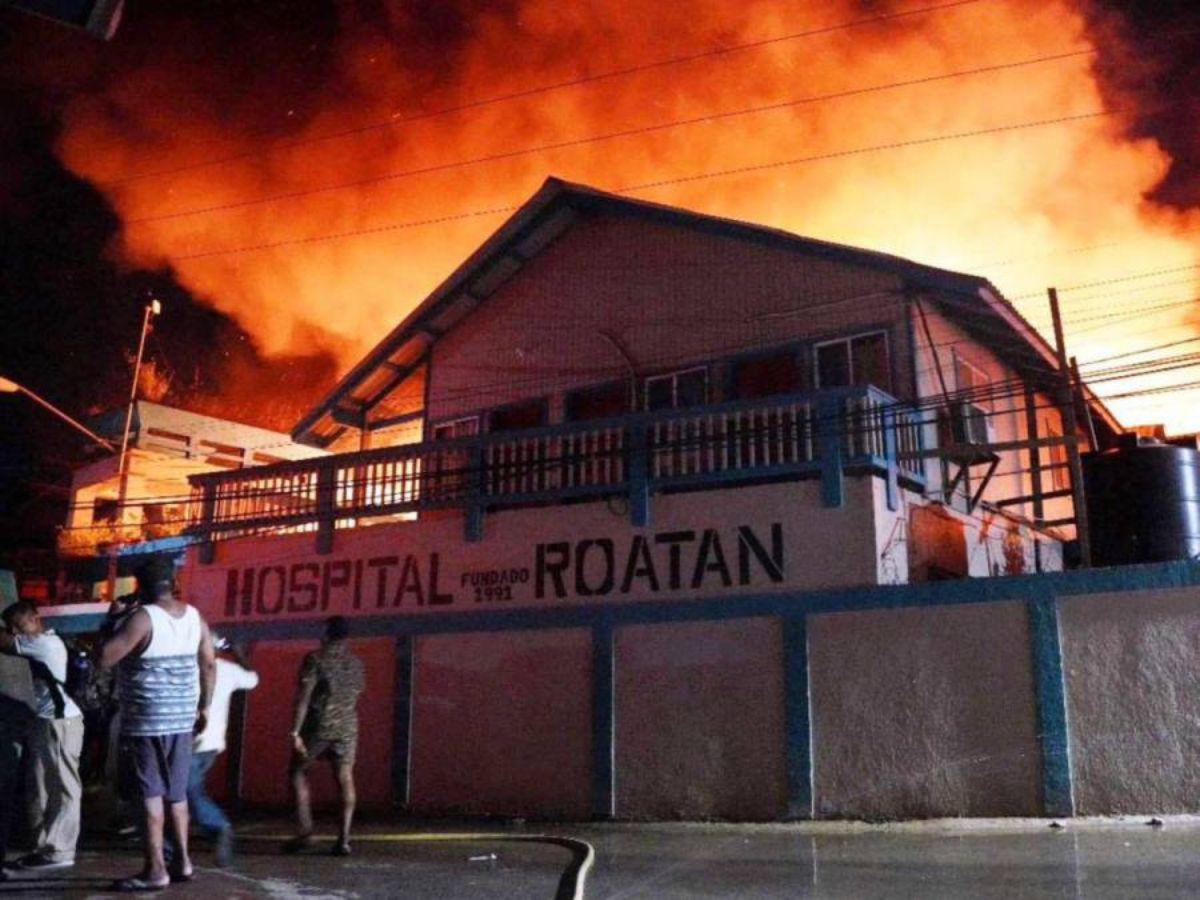 Anuncian construcción de hospital temporal en Roatán tras incendio