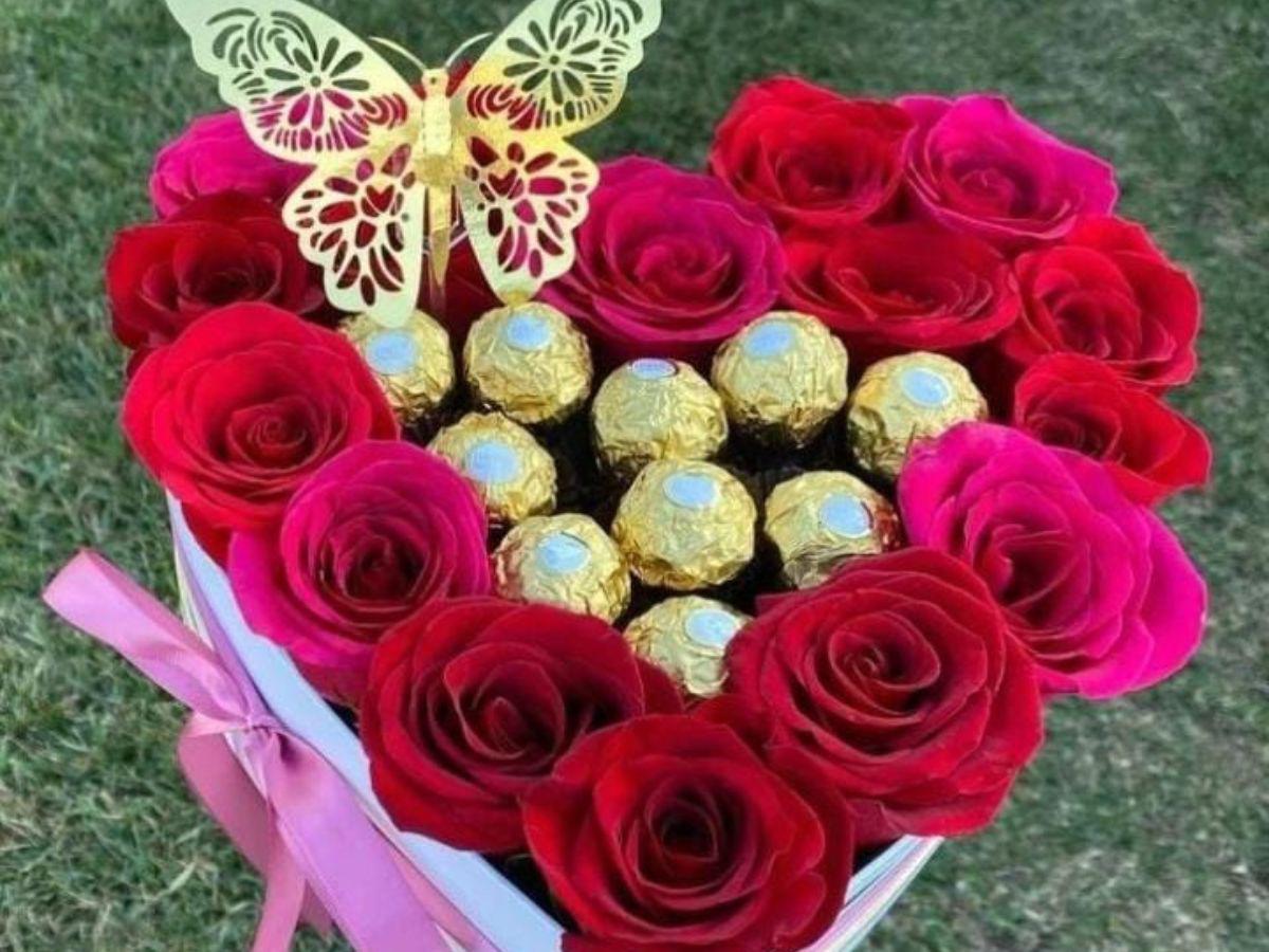 Este diseño de rosas y chocolates es uno de los más populares en la temporada de los enamorados.