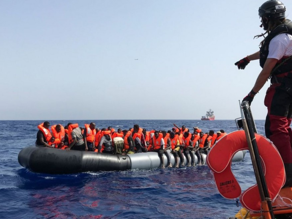 Barco ambulancia “Ocean Viking” rescata a 46 migrantes en el Mediterráneo