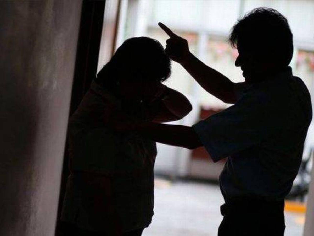 Cada hora dos personas denuncian violencia doméstica en el país