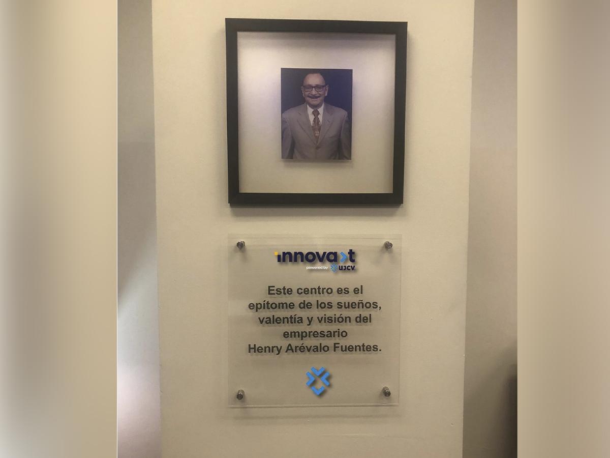 <i>El Centro de Innovación INNOVA-T, se encuentra ubicado en el primer piso del edificio académico del campus de la Universidad José Cecilio del Valle en Tegucigalpa.</i>