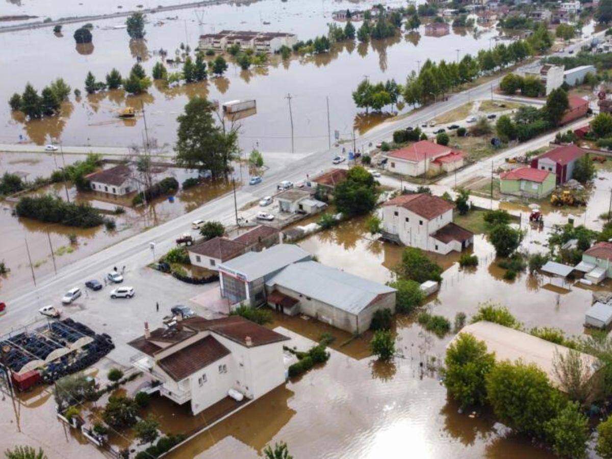 Inundaciones torrenciales en Libia dejan al menos 150 muertos