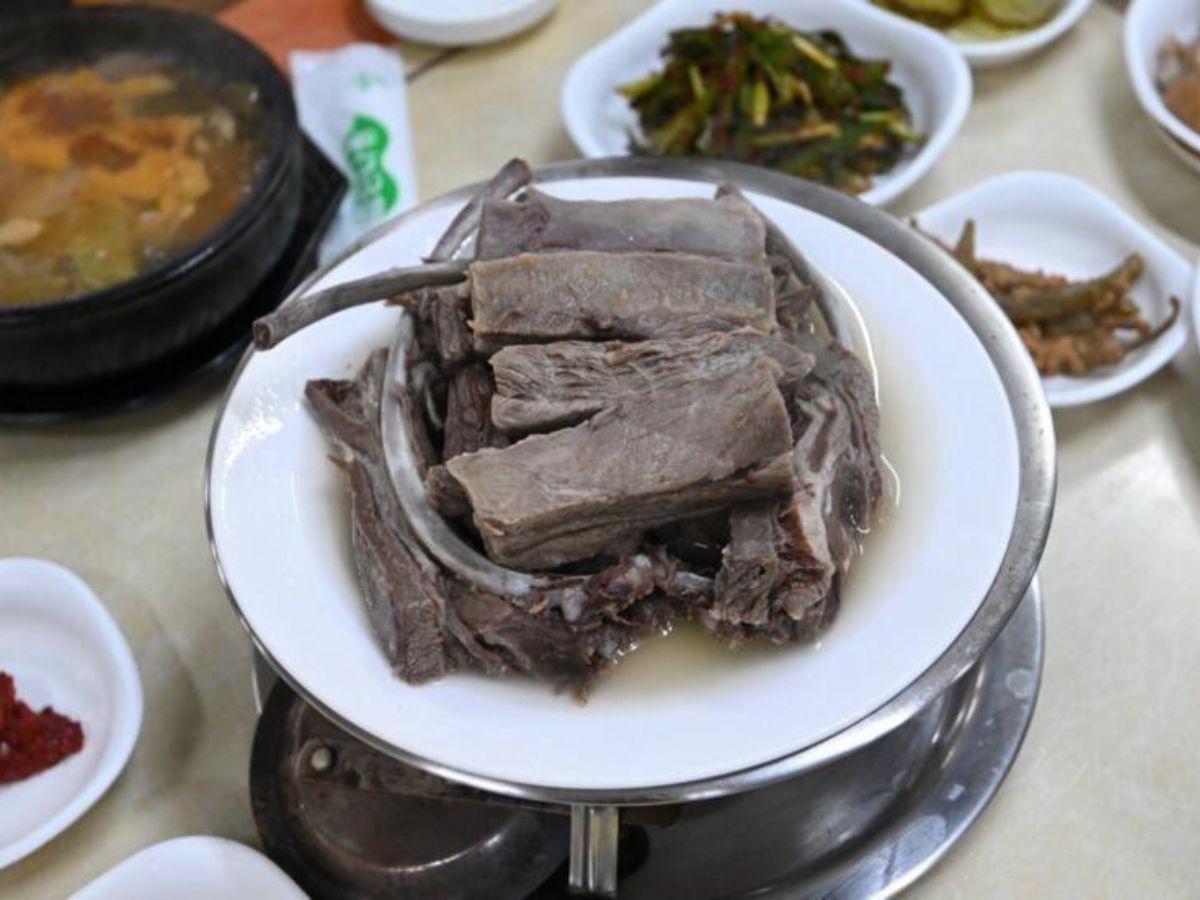 Veda de carne surcoreana impacta a vendedores y consumidores
