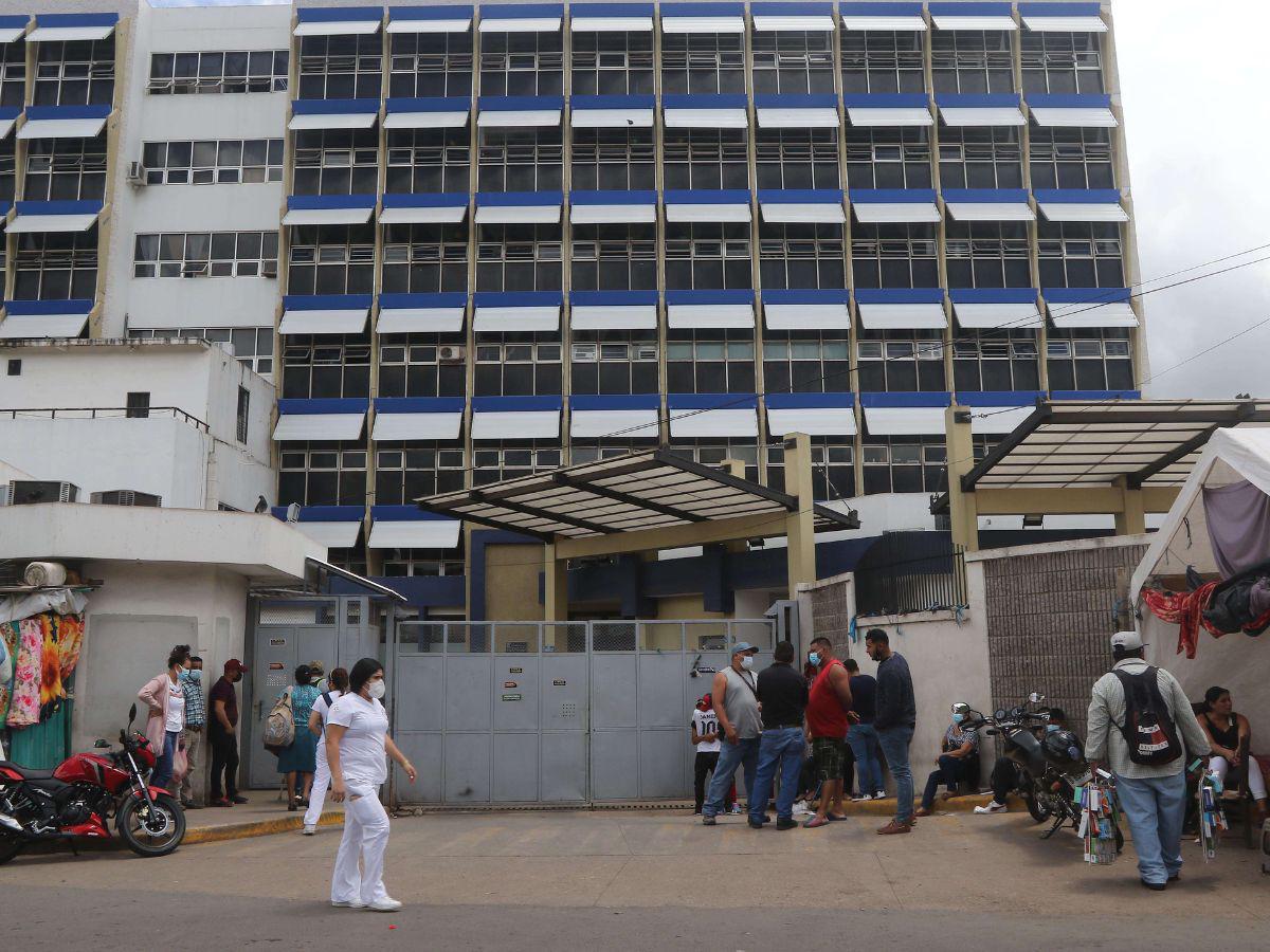 Estudiantes de medicina apoyan decisión de Odir Fernández sobre retiro del Hospital Escuela