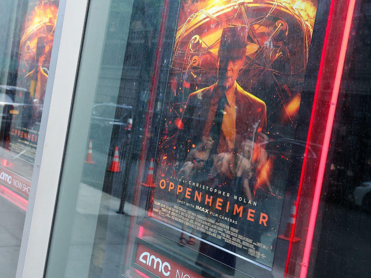 “Oppenheimer”, el fascinante psicodrama histórico de Christopher Nolan, estrena en Honduras