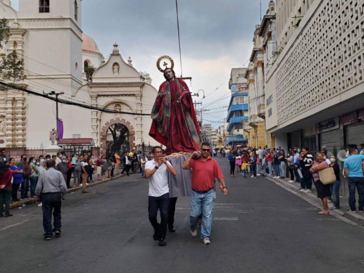 Hondureños celebrando “Las carreritas de San Juan” un Domingo de Resurrección.