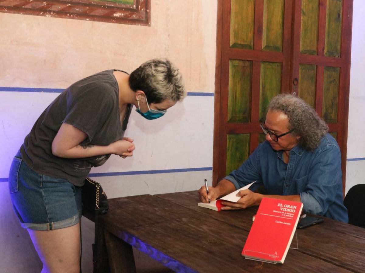 Carlos Lanza presentó libro de “El Gran Vidrio”