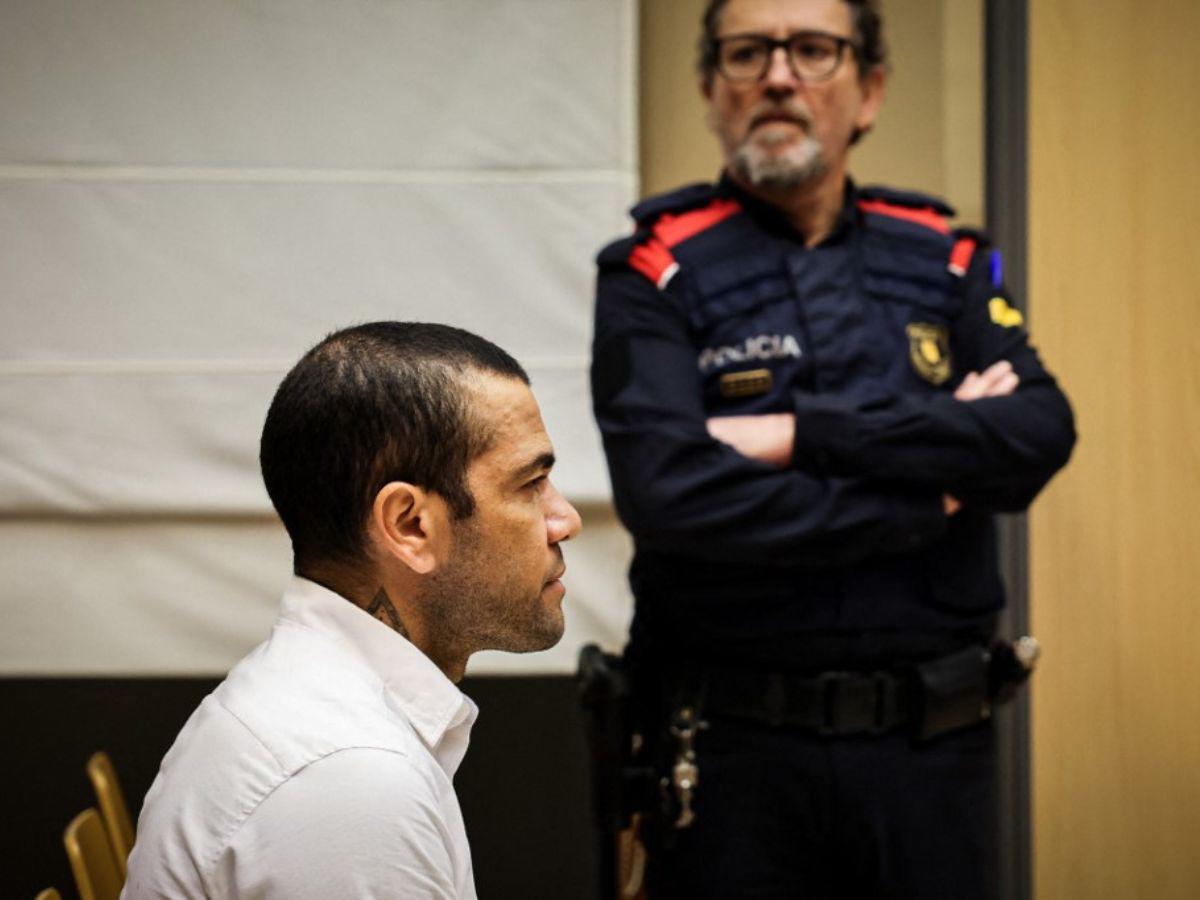 Arranca juicio de Dani Alves por presunta violación en Barcelona