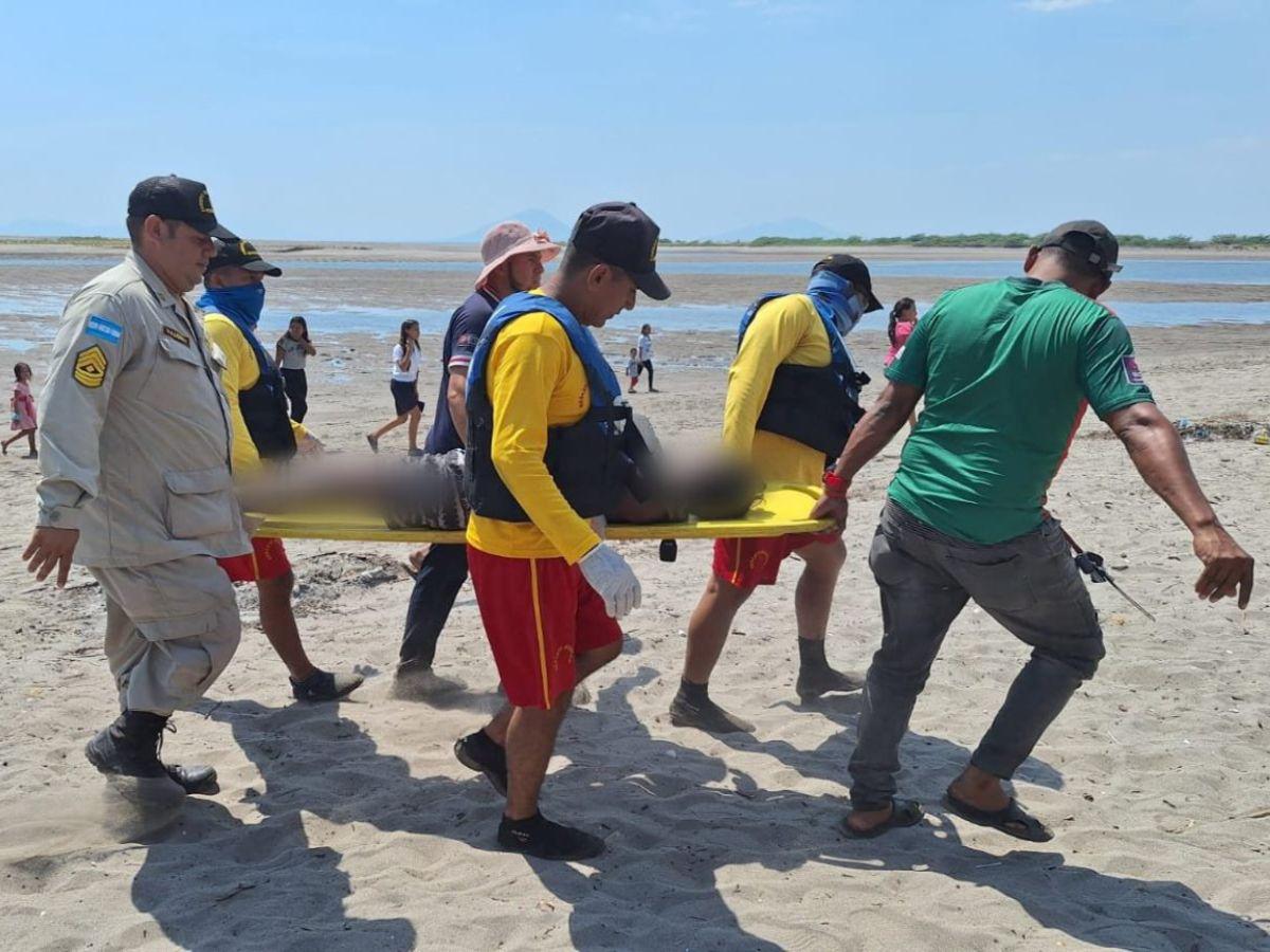 El cuerpo de Bomberos de Choluteca desplegó sus esfuerzos en una operación de búsqueda que involucró a 8 bomberos frente a las playas.