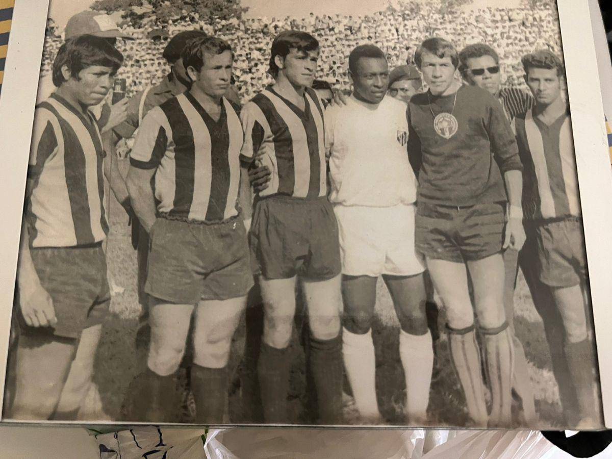 Jaime Villegas recuerda el día en que tuvo la difícil misión de marcar a Pelé en su visita a Honduras