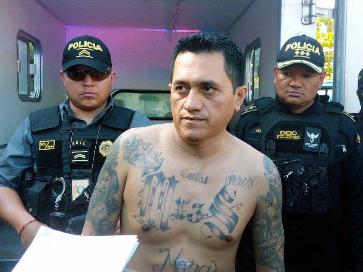 Autoridades salvadoreñas reciben a cabecilla de pandilla detenido en Guatemala