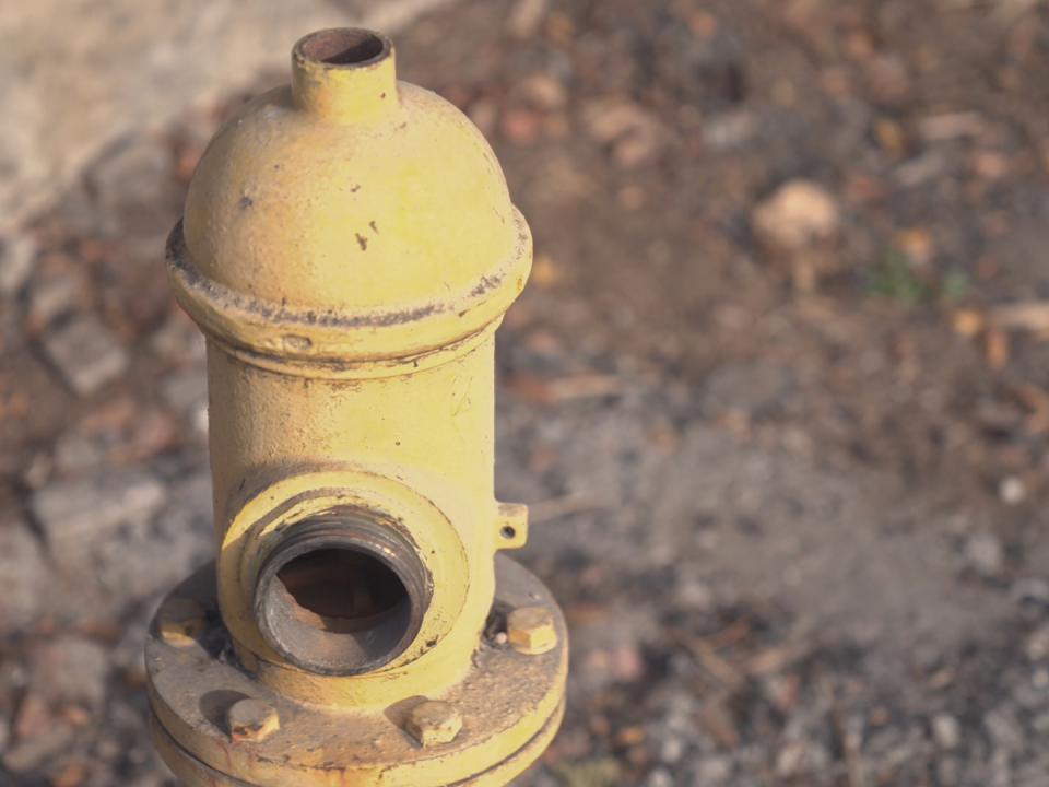 Hidrante en Quilpué, Chile, que residentes dijeron no tenía agua en un incendio.