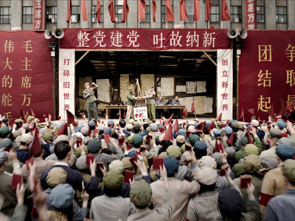 La escena inicial de “El Problema de 3 Cuerpos” de Netflix. Las reacciones negativas en China muestran cómo años de censura y adoctrinamiento han moldeado las perspectivas del público