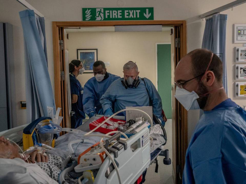 El atraso en el NHS ahora es de 7.7 millones de cirugías, lo que ha aumentado desde el inicio de la pandemia.