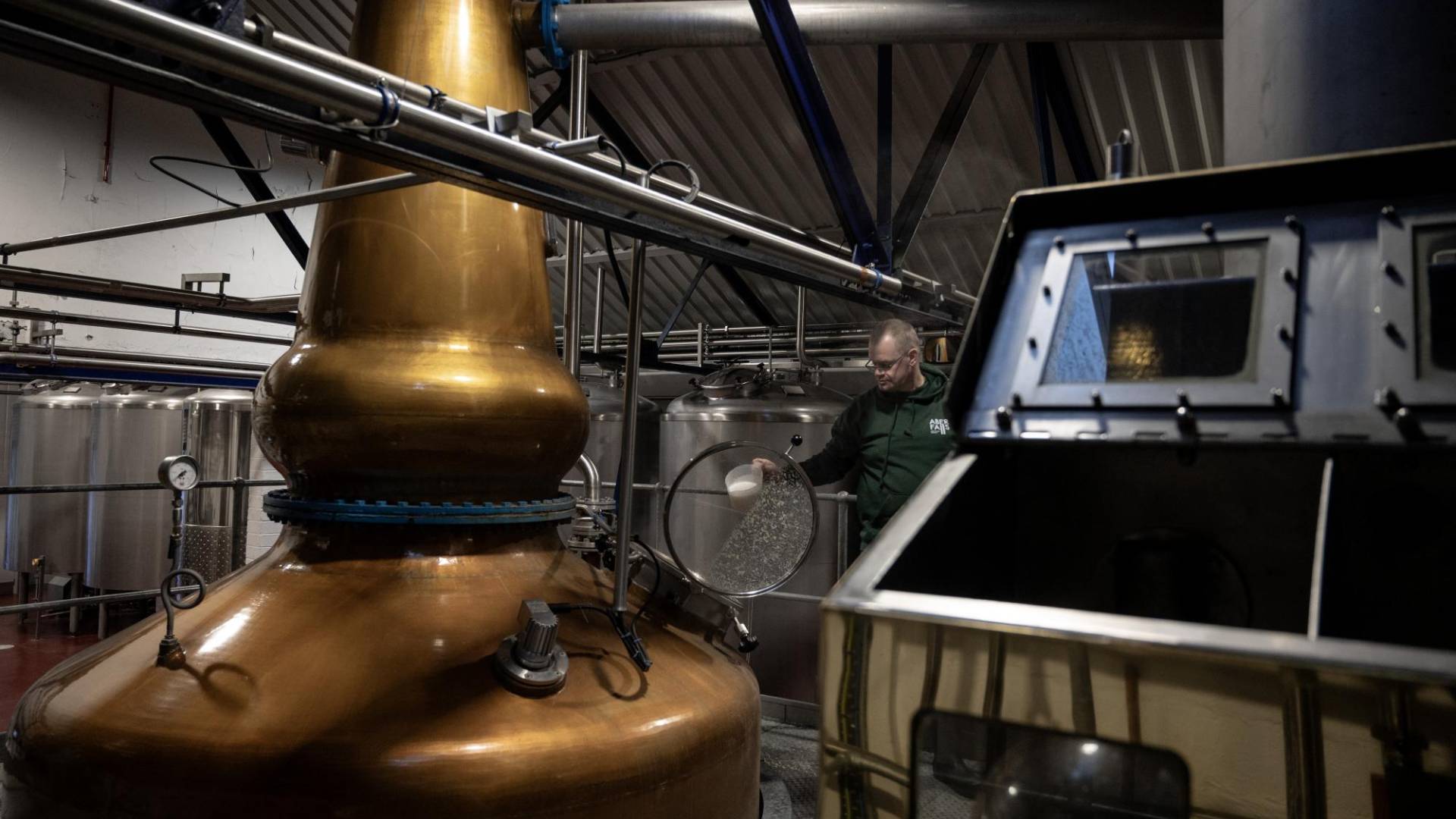 $!El whisky de pura malta Aber Falls se elabora exclusivamente con cereales galeses y agua de una pintoresca cascada.