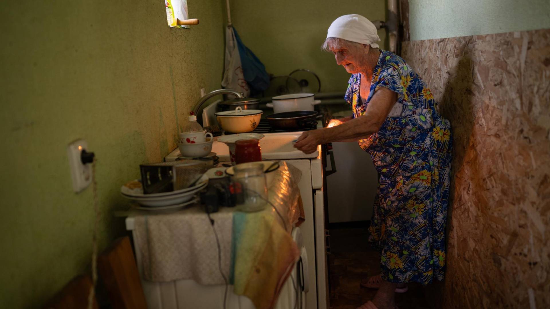 $!Lydia Pirozhkova, de 90 años, huyó de su casa en Bajmut por el bombardeo ruso. En un hogar temporal donde vive ahora.