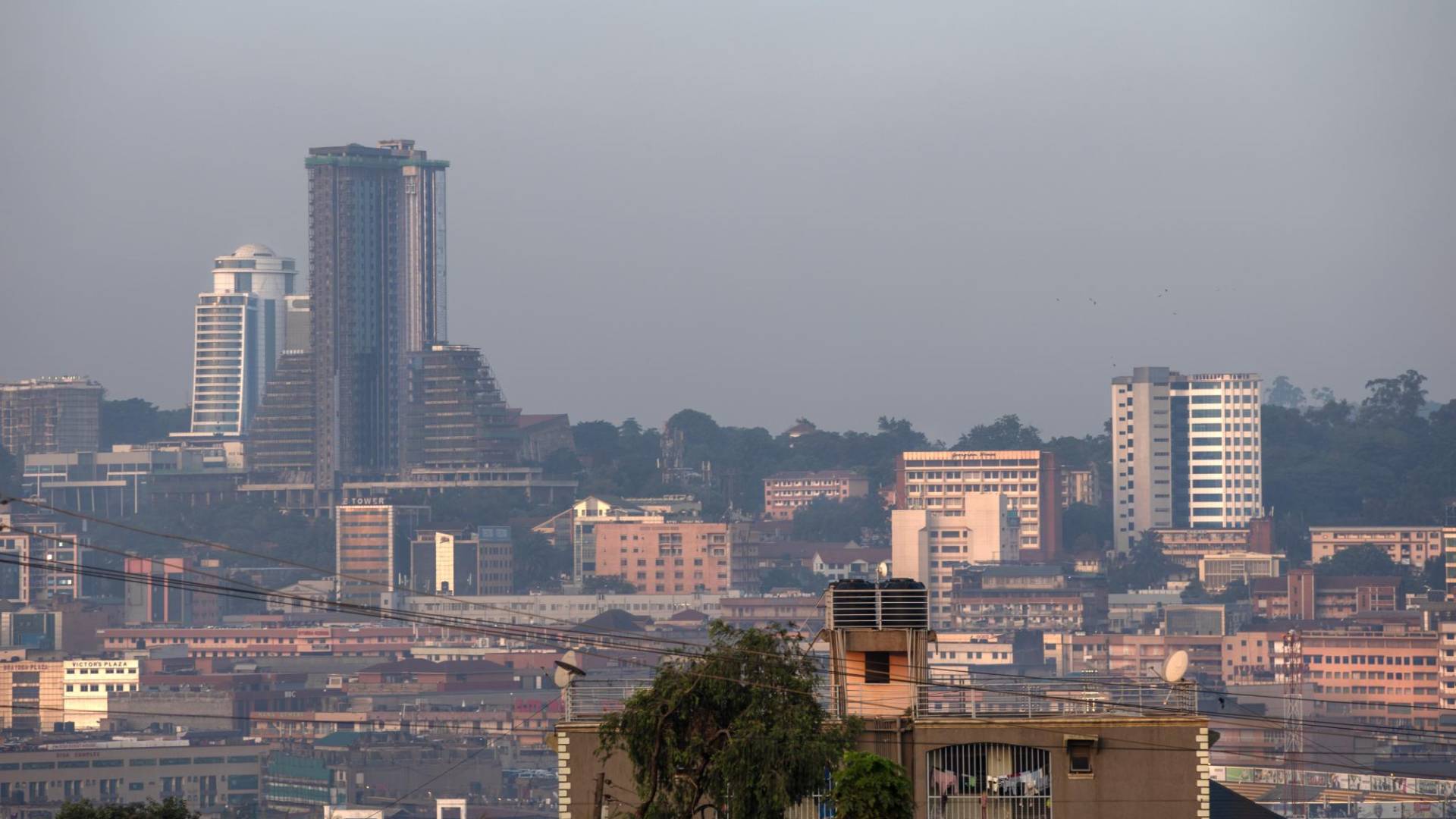$!Uganda pasó una de las leyes anti-LGBTQ más férreas del mundo en 2023. El horizonte de Kampala, la capital.