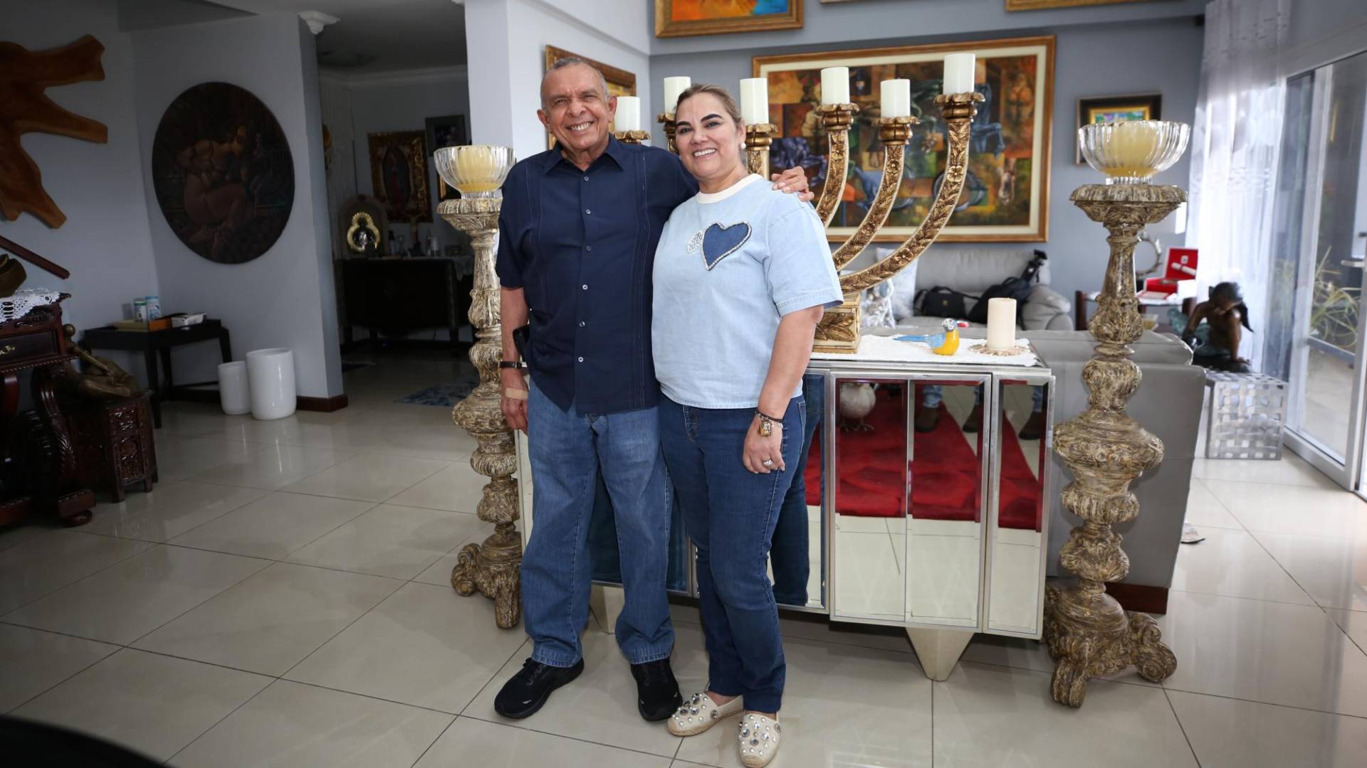 $!Porfirio Lobo Sosa junto a Rosa Bonilla, su esposa, quien tiene arresto domiciliario por fraude continuado y apropiación en el denominado “Caja Chica de la Primera Dama”.