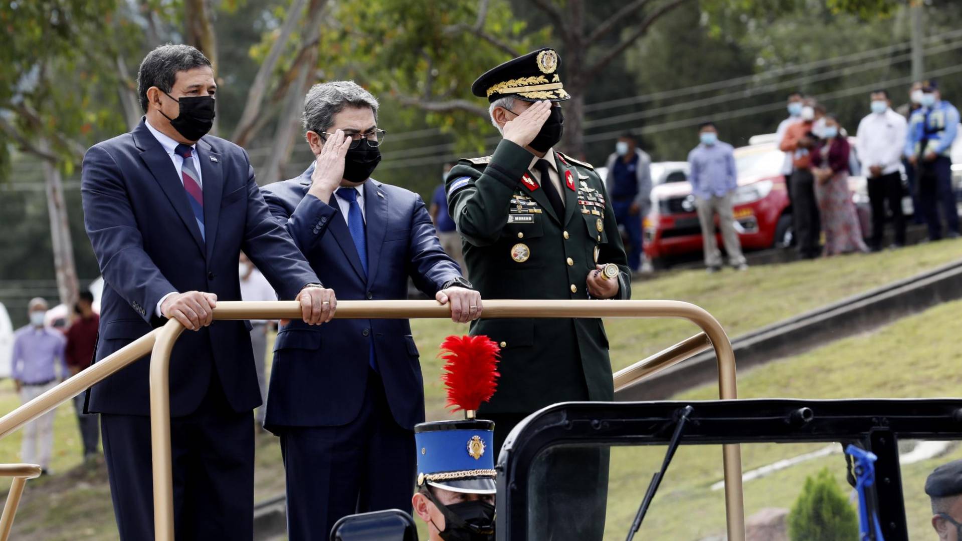 $!Durante su gestión como presidente, Juan Orlando Hernández tuvo el apoyo de las fuerzas de defensa y seguridad, pero al dejar su cargo y ser extraditado, ni siquiera su partido lo apoya, dicen analistas.