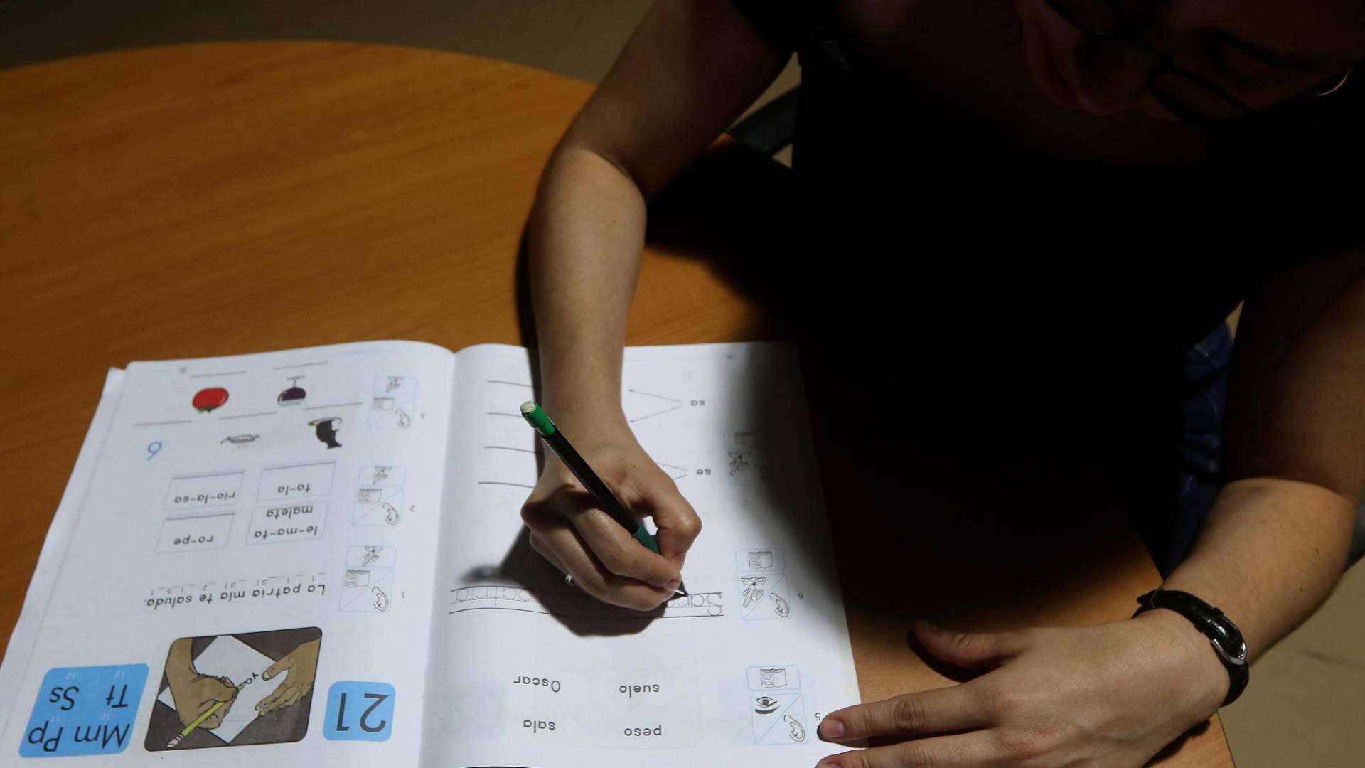 $!El método cubano enseña a las personas las letras y las relaciona con palabras e imágenes. Es similar al conocido Nacho hondureño, un libro estandarizado que -todavía- se usa para enseñar a los niños a leer y escribir.