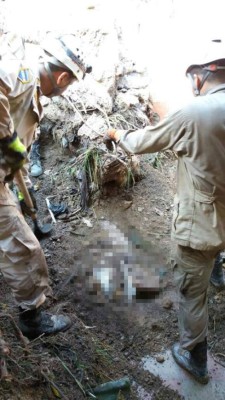 El dramático rescate de los cuerpos de madre e hijo soterrados en la capital de Honduras