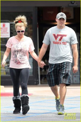 93674, LOS ANGELES, CALIFORNIA - Thursday April 4, 2013. Britney Spears and new beau David Lucado go hand-in-hand after some shopping at a Vons in Los Angeles. Spears, wearing a pink shirt and black leggings, showed some skin blemishes on her chin.Photograph: Miguel Aguilar, © PacificCoastNews.com **FEE MUST BE AGREED PRIOR TO USAGE** **E-TABLET/IPAD & MOBILE PHONE APP PUBLISHING REQUIRES ADDITIONAL FEES** LOS ANGELES OFFICE: 1 310 822 0419 LONDON OFFICE: +44 208 090 4079