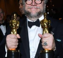 Del Toro ha escrito y dirigido más de 35 películas, muchas de ellas han sido éxitos en la pantalla grande.