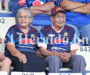 Muy Motaguas y muy juntos llegaron al estadio Nacional para presenciar el encuentro de su equipo ante el Honduras de El Progreso. Foto: David Romero.