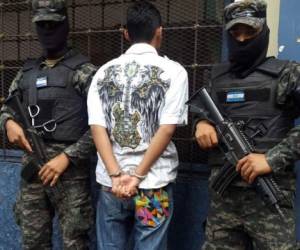 El menor fue detenido la tarde de este martes en la colonia Las Pavas por elementos de la Policía Militar. Fotos: Cortesía