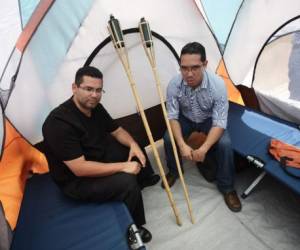 Dos indignados iniciaron una huelga de hambre para exigir la instalación de la CICIH en Honduras. (Foto: Emilio Flores)