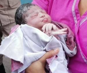 El bebé que nació este viernes dentro de una ambulancia.