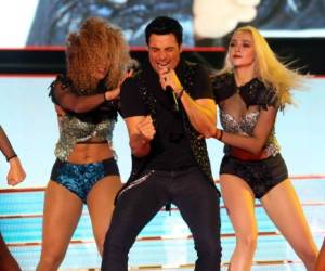 Chayanne y sus bailarines tuvieron varios cambios de look durante el show./Fotos Jimmy Argueta