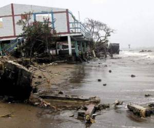 Casas destruidas en Punta Ratón debido al alto oleaje a finales de abril.