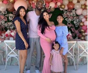 El exbasquetbolista de 41 años amaba pasar junto a su familia. Aquí una de sus fotos antes de que naciera su cuarta hija. 'Feliz Día de las Madres Vanessa Bryant, los amamos y les agradecemos todo lo que hacen por nuestra familia. Eres la base de todo lo que apreciamos. Te amo', escribió en la descripción de la imagen.