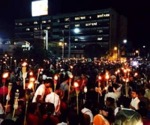 Marcha contra saqueadores del IHSS en la capital de Honduras.