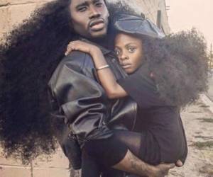 El cantante, modelo y compositor Benny Harlem, reveló una serie de fotografías con su singular peinado junto a su pequeña hija.