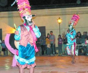 Kenia Rodríguez, conquistó a los turistas con la comida tradicional de Guatemala. Los “chuchitos” eran los más vendidos.