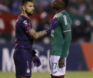 Marathón fue humillado por el Santos. Pese a su gol, Yustin Arboleda evidenció la frustración.