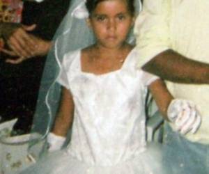 La pequeña Mariela Carolina, de 11 años, en una foto del recuerdo de cuando hizo su primera comunión.