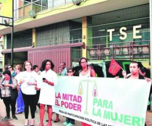 Protesta Mujeres Tribunal Supremo Electoral piden igualdad politica